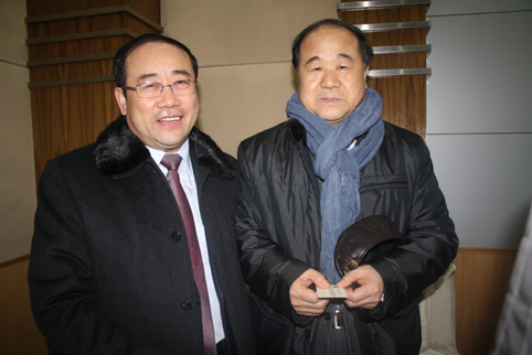 2013年趙永亮和著名作家莫言同期獲得“三農人物獎”